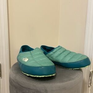 NORTH FACE THERMOBALL SHOES